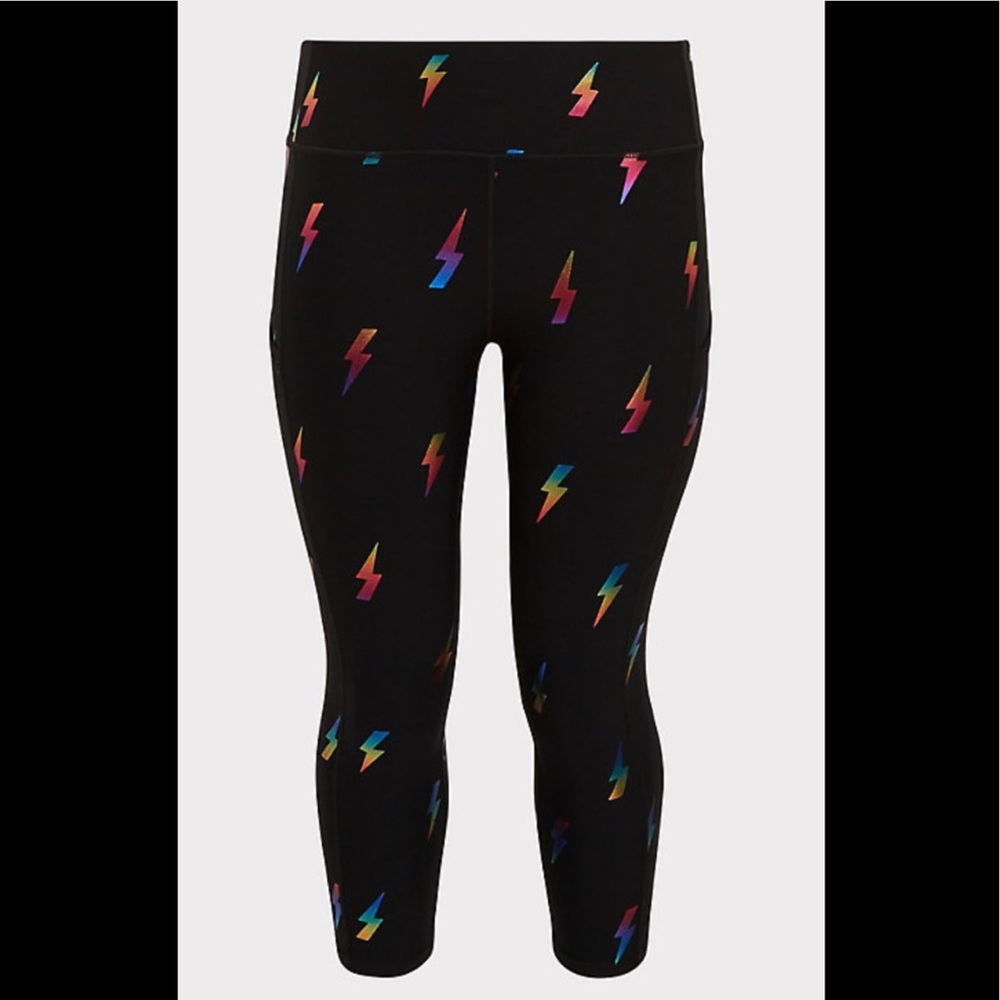 CROP WICKING ACTIVE LEGGING WITH POCKETS